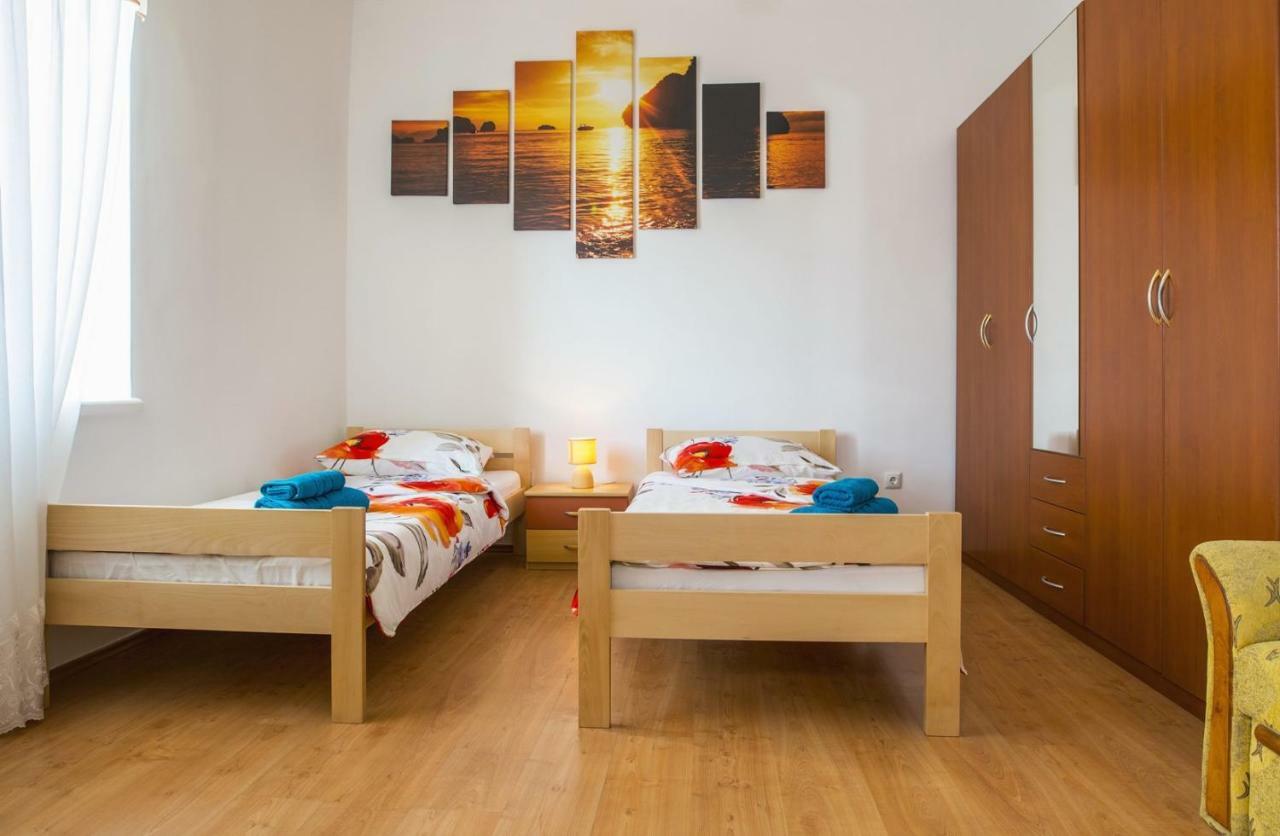 Apartment Stefania On The Beach Koromačno Exterior foto